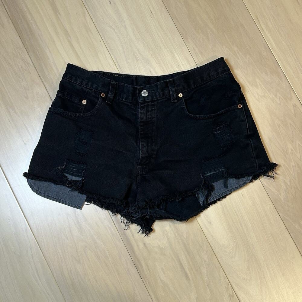 Vintage Levi’s 560 Cutoff Shorts Black Denim 2” Inseam Women’s 32
